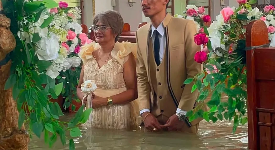 VIDEO: Philippine couple holds wedding in flooded church